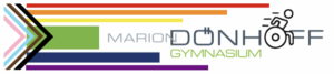 Logo des Marion-Dönhoff-Gymnasiums mit farbigen Streifen und einem Rollstuhl-Icon.